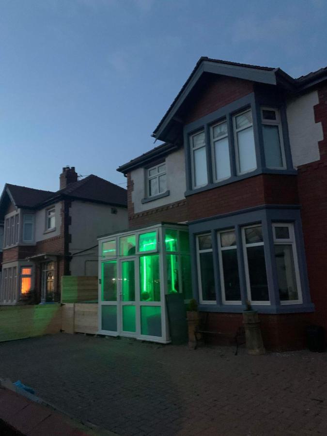 Family Holiday Home 黑潭 外观 照片